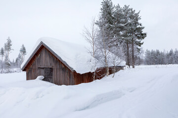 Fototapeta na wymiar barn in winter