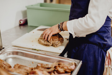 Découper la viande rouge