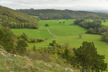 Fototapeta premium Vue de la vallée de la Lesse vers la réserve naturelle de Han-Sur-Lesse en province de Namur 