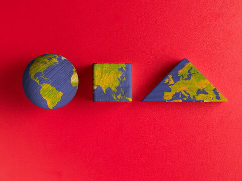Earth Maps on Geometric Shapes