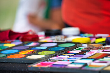 Obraz premium child draws paints festival, funny, masquerade, visage, education, color, kid, table, artist, colorful