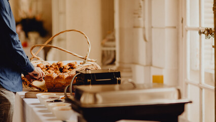 Prendre le petit déjeuner à l'hôtel