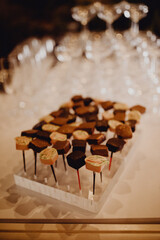 Sucettes chocolatées pour le dessert