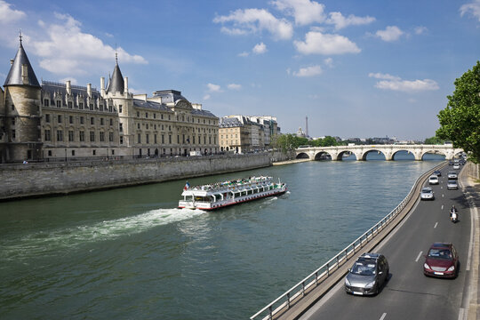 The Seine River and Pont Neuf, Palais de Justice and The Conciergerie, Paris, Ile-de-France, France