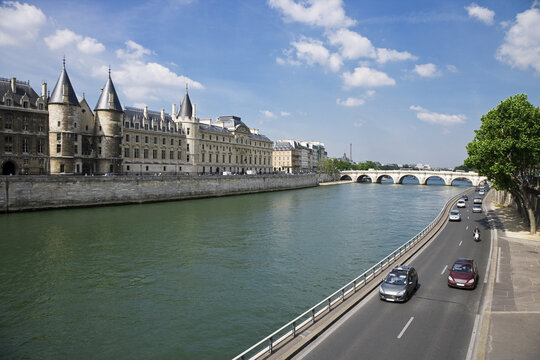 The Seine River and Pont Neuf, Palais de Justice and The Conciergerie, Paris, Ile-de-France, France