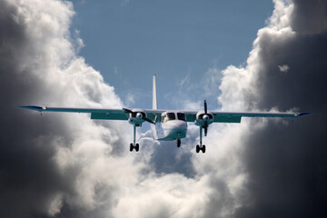 Propeller-Motor-Flugzeug am Himmel