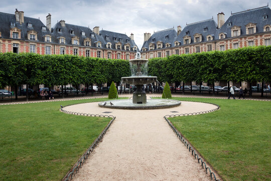 Place des Vosges, Marais, Paris, Ile-de-France, France