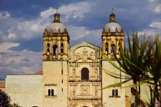 Templo de Santo Domingo de Guzm&aacute;n, construcciones iniciadas en el a&ntilde;o 1551, las obras finales del templo fueron terminadas en 1666, posteriormente en 1724 el edificio tuvo su &uacute;ltima modificaci&oacute;n.