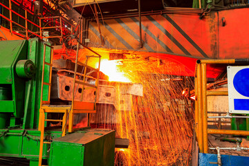 steelworker at work pouring metal in the workshop, Steelmaking workshop