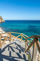 Cala Mendia Urlaub Sommer Treppen zum Strand