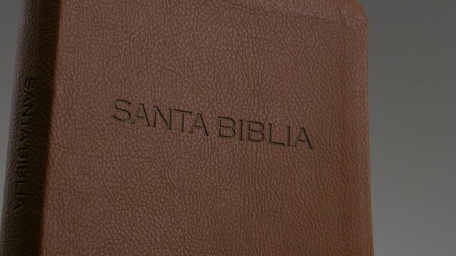brown leather bible Spanish Bible Santa Biblia espa&ntilde;ol Christian Biblia cristiano reina valera