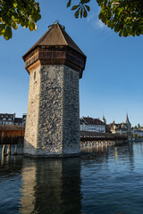 Kapellbrücke mit Wasserturm in Luzern, Schweiz
