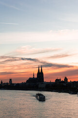 Obraz premium Cologne cathedral during sunset