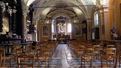 Fototapeta na wymiar Kirche am Comer See Italien von innen