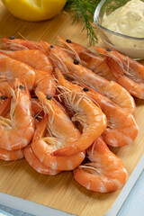 crevettes rose cuites en gros plan