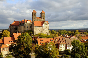 Obraz premium Schloss und Stiftskirche in Quedlinburg