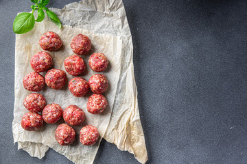 raw meatballs meat pork, beef, lamb meat balls snack meal food on the table copy space food...