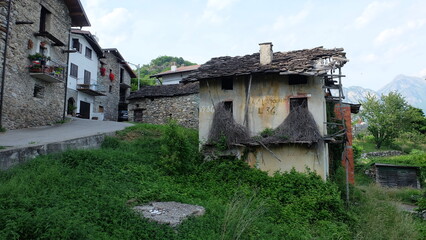 Comer See Italien verfallenes Haus am Berg