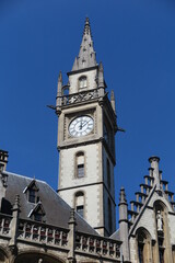 Fototapeta na wymiar Uhrturm in Gent, Belgien