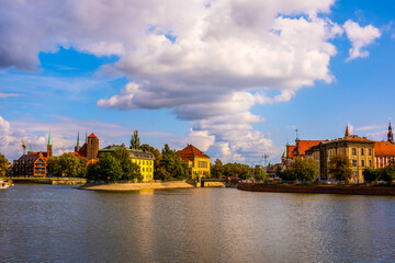 Obraz premium Wroclaw autumn cityscape. Historic old town by Odra river