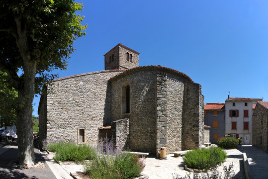 Medieval church of Notre-Dame-de-l&lsquo;Assomption with tower and apse in the old town of Quillan, Occitanie region in France