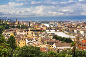 Fototapeta na wymiar Blick auf die Brücke Ponte Vecchio in Florenz, Italien