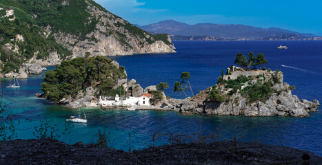 Obraz premium İslet of Virgin Maria in Parga, Preveze, Greece, beautiful seascape and landscape view, blue sea, horizon, mountains