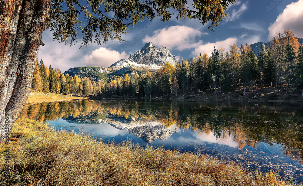 Wall mural wonderful autumn view of lake antorno (lago di antorno) in dolomites alps during sunset. italy. colo