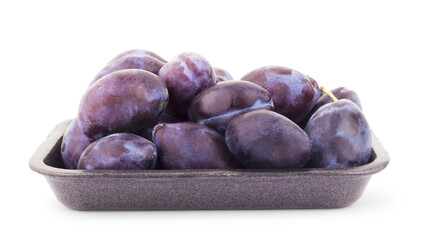 Obraz premium Three plums with leaves on white background
