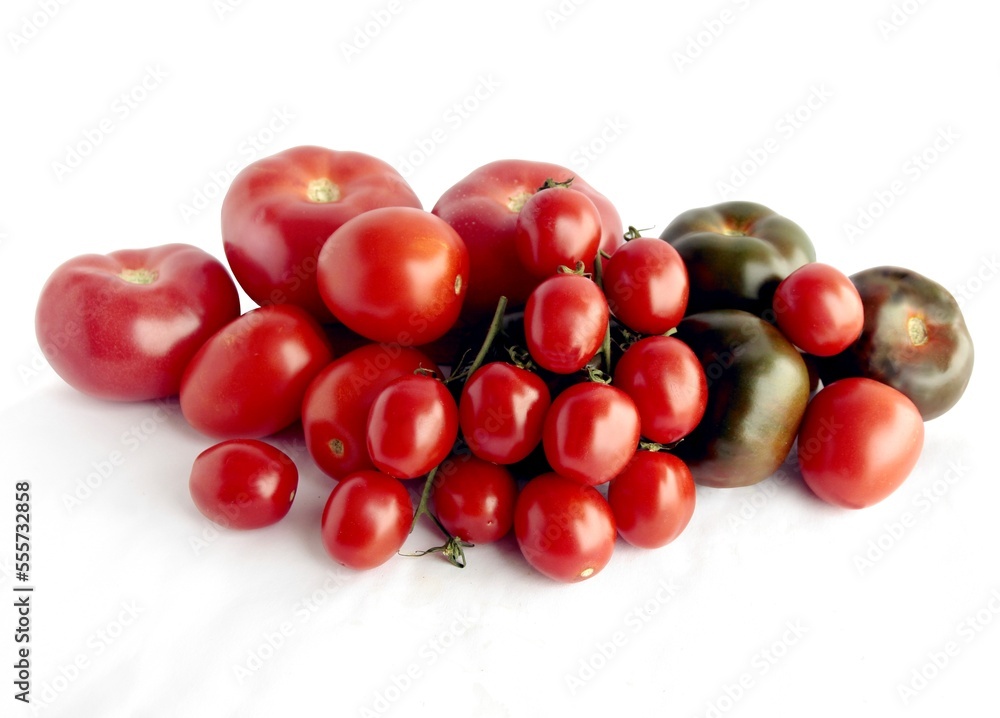 Wall mural red and deep green tomatoes for tasty salad close up - Wall murals