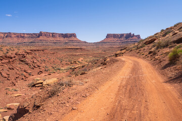 hiking the murphy trail loop in the island in the sky in canyonlands national park, usa