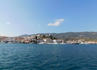 Fototapeta na wymiar View of the town on the island of Poros, in Greece