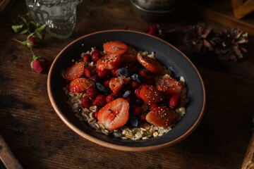 oatmeal with berries