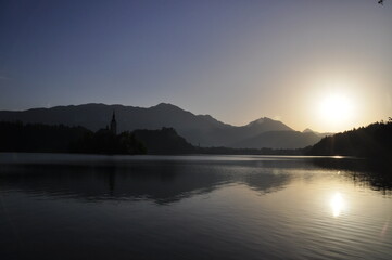 Fototapeta na wymiar Jezioro Bled, Słowenia, Triglavski Park, woda, wakacje, wypoczynek, 