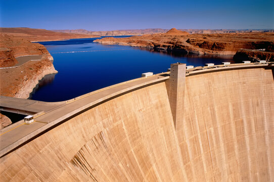 Glen Canyon Dam, Lake Powell Near Page, Arizona, USA
