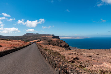 Fototapeta premium the road to the mountains