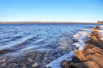 Obraz premium Beautiful winter landscape at the ravine Petrie Island, Ottawa river