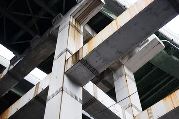 Foto op Plexiglas 都市高速道路の複雑な橋脚 © Cuculus