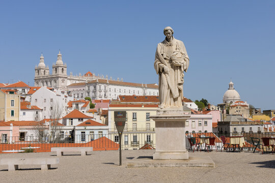 Miradouro das Portas do Sol and Statue of Sao Vicente with Monastery of Sao Vicente de Fora in background, Alfama, Lisbon, Portugal
