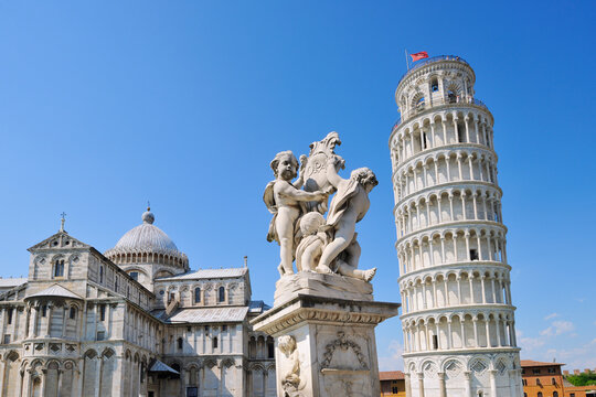 Fontana Dei Putti with Leaning Tower of Pisa and Duomo de Pisa, Piazza dei Miracoli, Pisa, Tuscany, Italy
