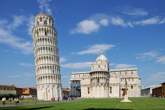 Leaning Tower of Pisa and Duomo de Pisa, Piazza dei Miracoli, Pisa, Tuscany, Italy