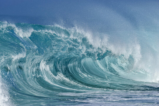 Big dramatic wave in the Pacific Ocean at Oahu, Hawaii, USA