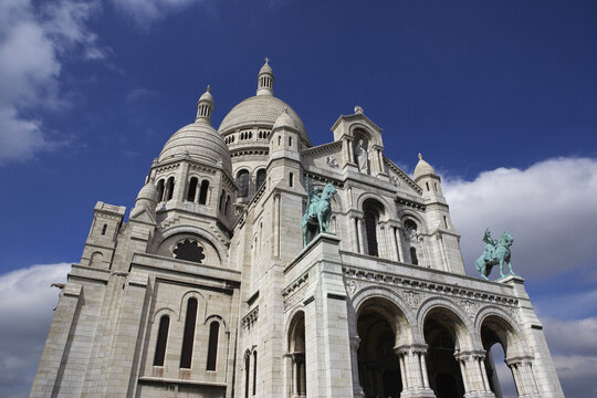La Basilique du Sacre Coeur, Paris, France