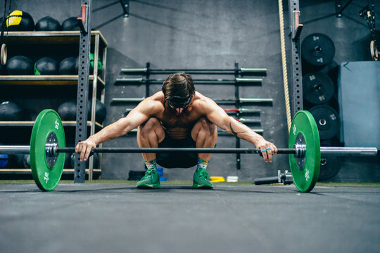 Concentrated Man Ready To Lift Weigh In A Gym