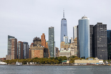 Fototapeta na wymiar Skyline der Südspitze von Manhattan mit dem One World Trade Center