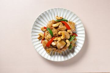 Thai Cashew Chicken is a simply stir fry of chicken and cashew with a sauce.