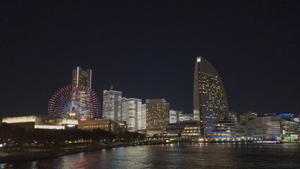 Fototapeta na wymiar Night view of the city of Yokohama, in the background the Ferris wheel