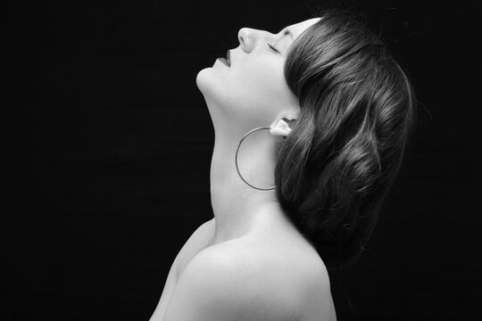 Bare-Breasted 이미지 – 찾아보기 95,035 스톡 사진, 벡터 및 비디오 | Adobe Stock