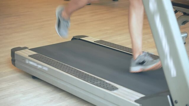 sportsman treadmill running . private gym . treadmill run on effort