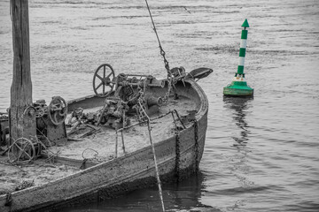 Wrack des Aalschokkers Conny am Silbersee in Dormagen